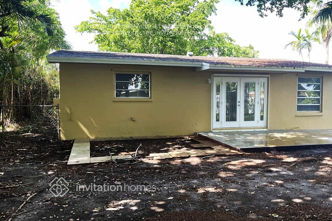 Building Photo - 10221 Dolphin Rd