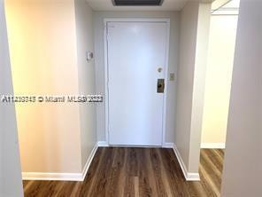 Building Photo - 2500 Parkview Dr