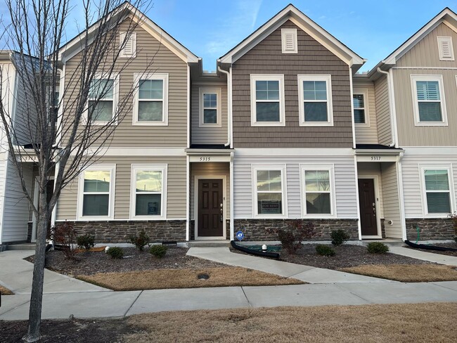 Primary Photo - Gorgeous 2 Bedroom Townhome, With Amazingl...