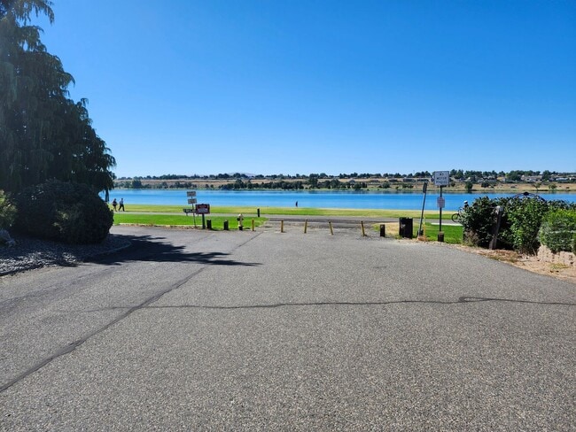 Building Photo - Walk to the River! 3 bed, 2 bath on Quiet ...