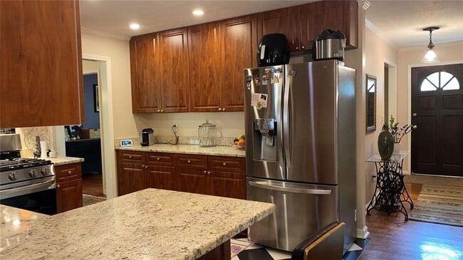 Building Photo - 2901 Victoria Dr