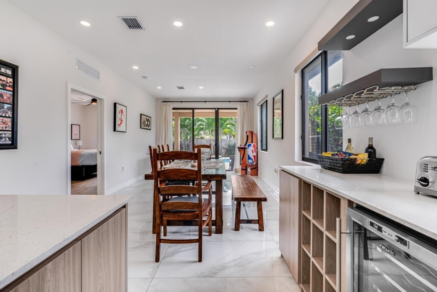 Building Photo - 828 SW 14th Ct