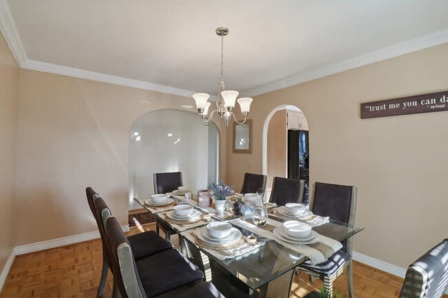 Building Photo - 2908 Lakemont Dr