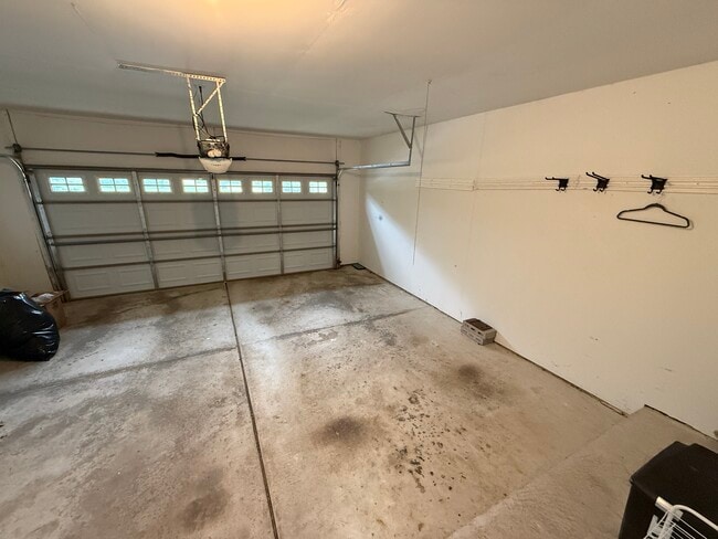 Building Photo - 2915 Chippewa Dr
