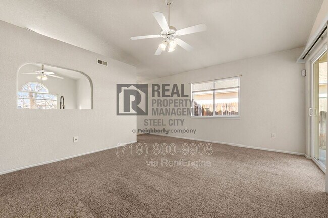 Building Photo - 1014 Pinecrest Dr