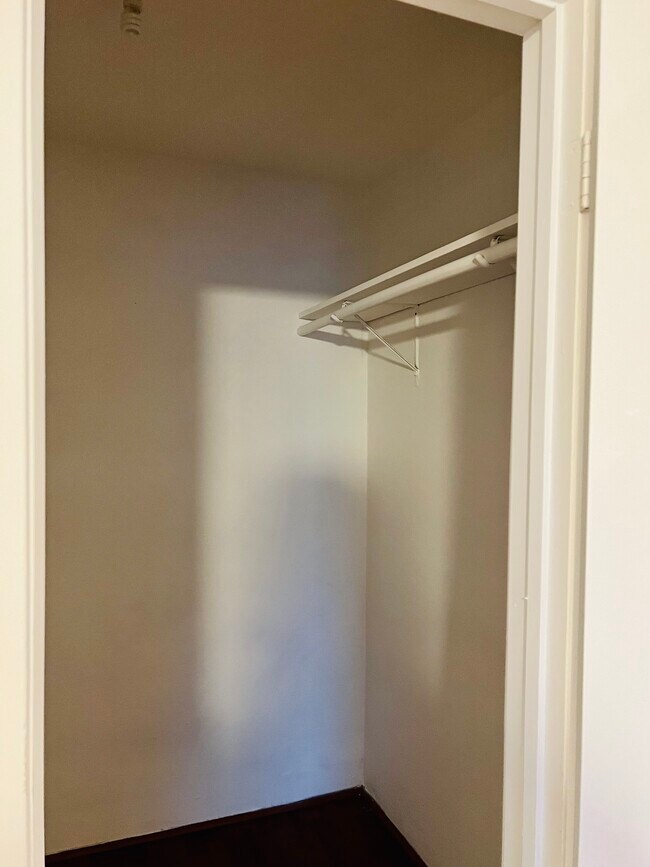 Building Photo - 7200 Clarewood Dr