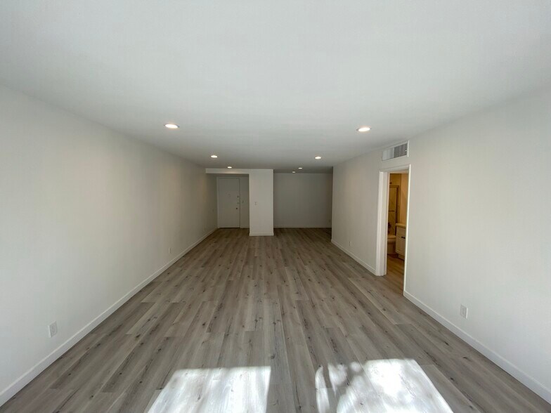Building Photo - 1330 N Sweetzer Ave