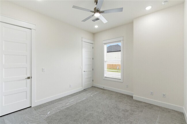 Building Photo - 531 Bose Ave