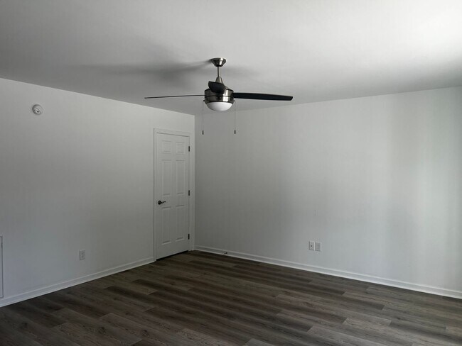 Building Photo - 723 Burks Hill Rd