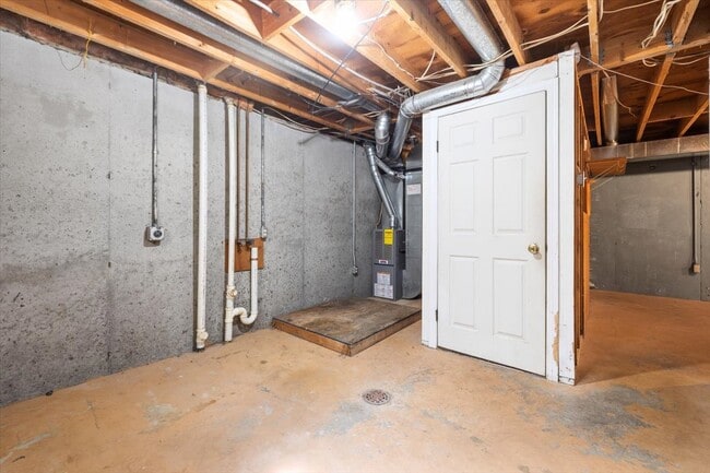 Building Photo - 2252 Avenue C
