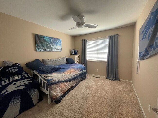 Building Photo - Spacious 2 bedroom plus a den 2 bath 2 car garage in Northwest Reno!