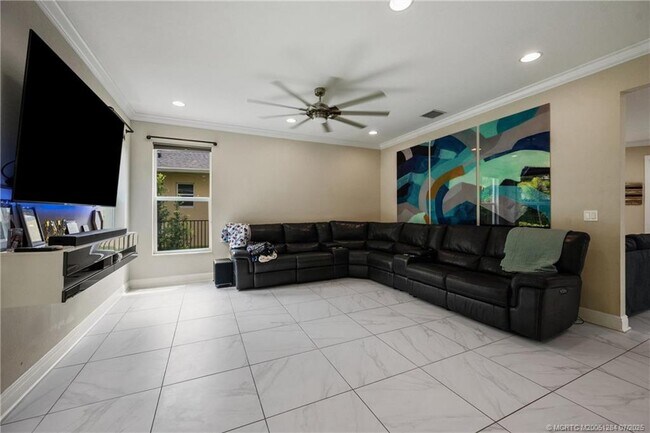 Building Photo - 1813 NW Cataluna Cir