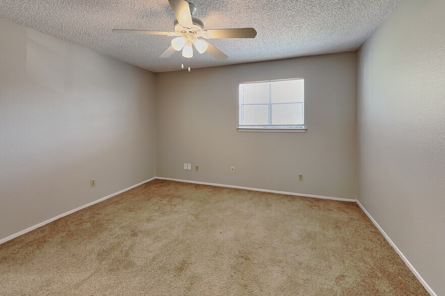 Building Photo - 2300 Berkett Dr