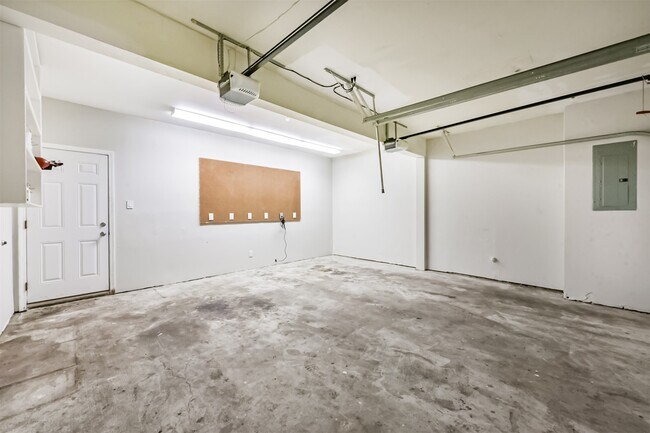 Building Photo - 3409 Northwood St