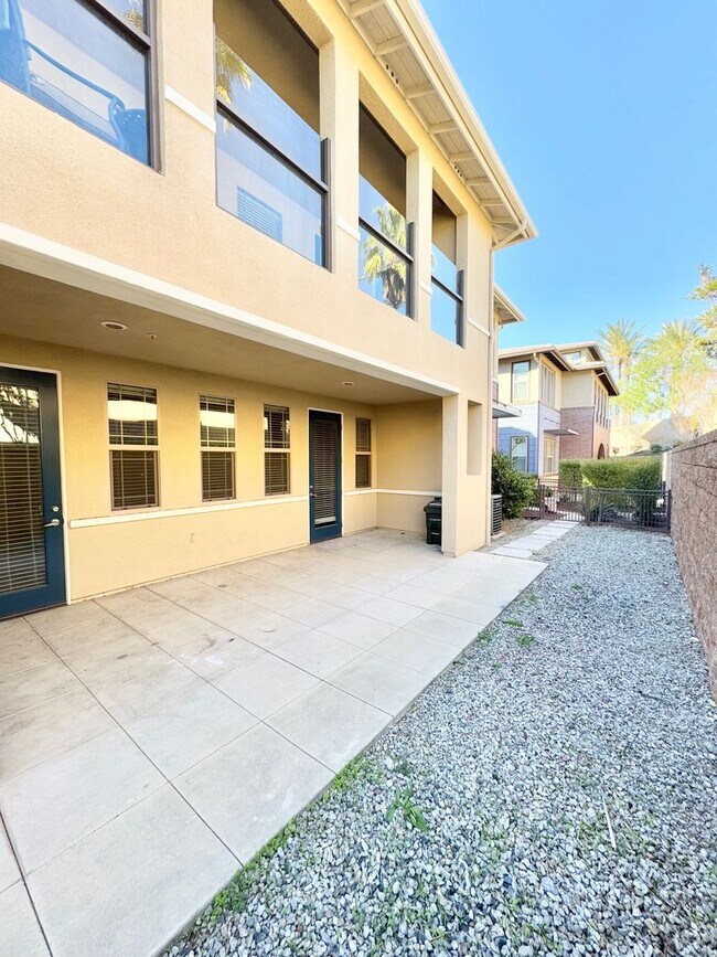 Building Photo - 12336 Hollyhock Dr
