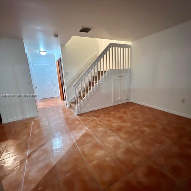 Building Photo - 6235 SW Kendale Lakes Cir