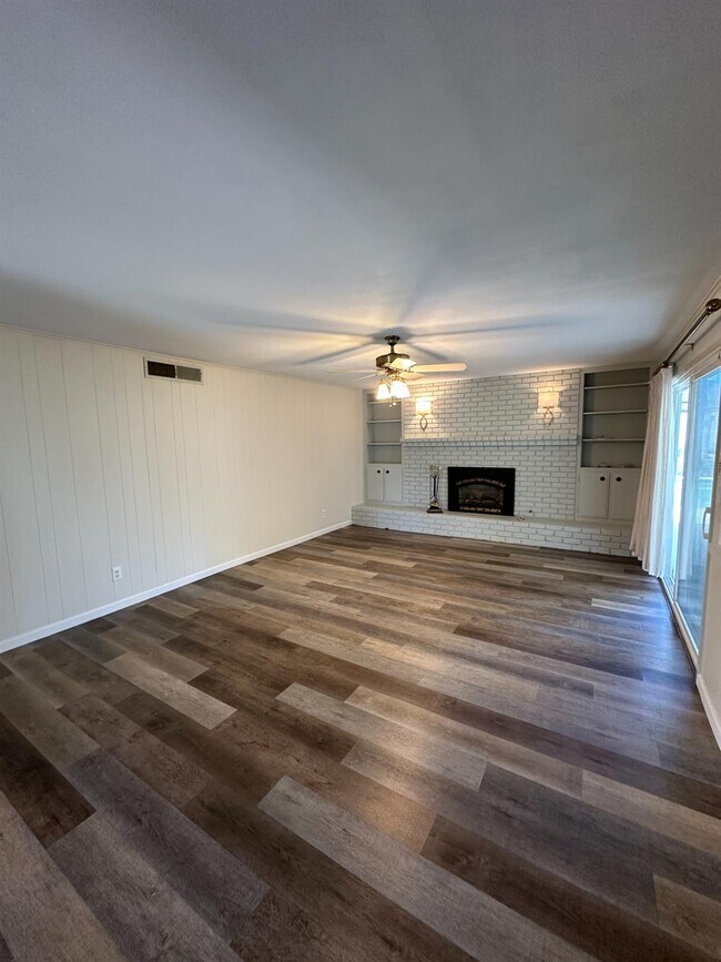 Building Photo - 1310 W Magill Ave