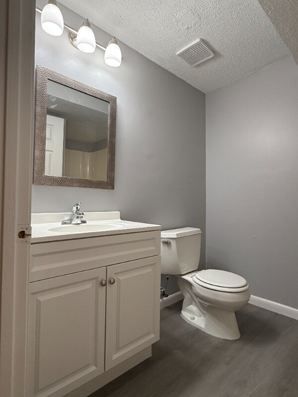 Building Photo - 102 Smoothleaf Ln