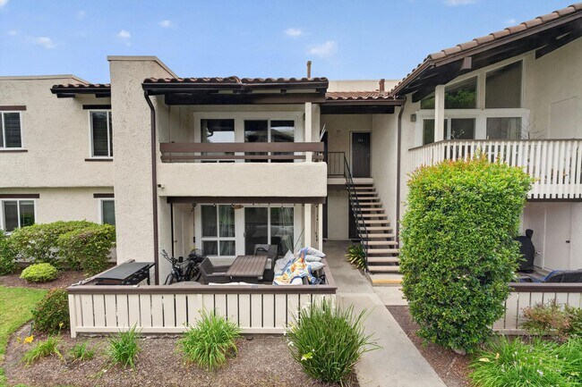 Building Photo - HUNTINGTON BEACH HOME - 1.5 Miles from the Beach