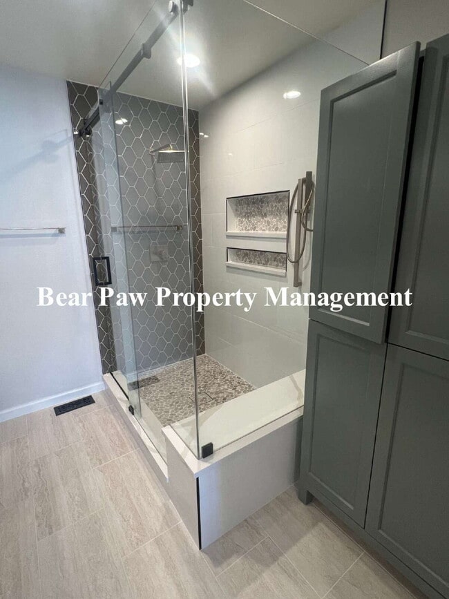 Building Photo - Beautiful Townhome in Belmar!!