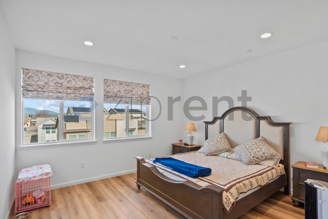 Building Photo - 6216 Diamond Wy