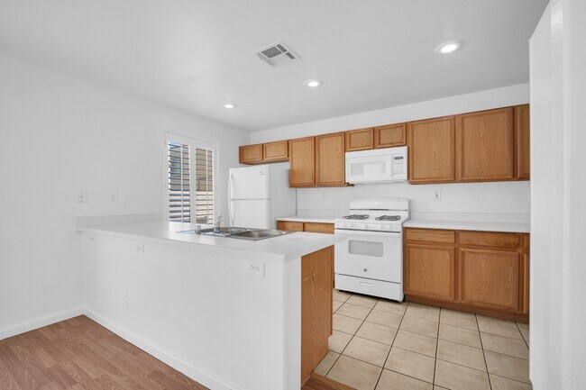 Building Photo - 2446 El Valle St