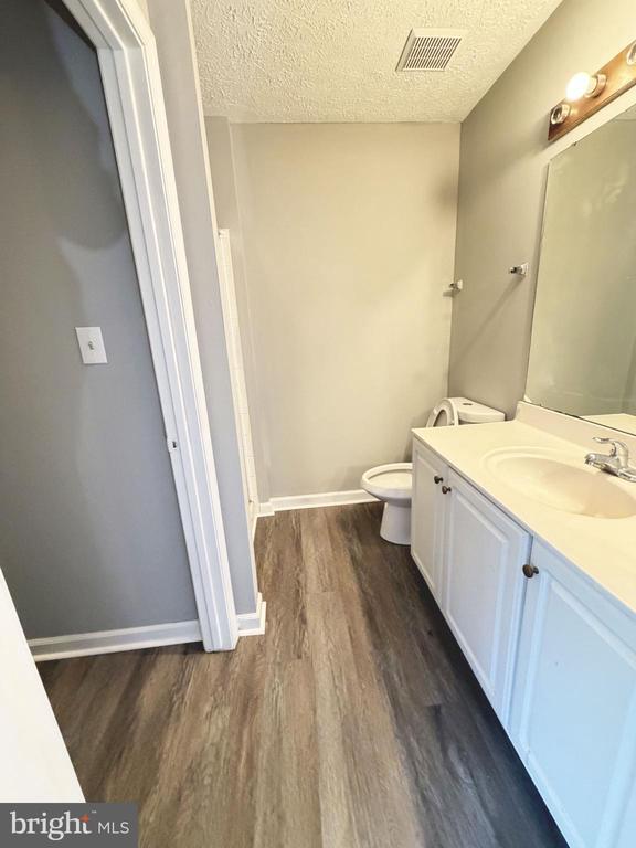 Building Photo - 8624 Mayaone St