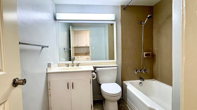 Building Photo - Available Now! 1BD / 1BA with 1 Covered & Assigned Parking Stall on Rycroft Street!!
