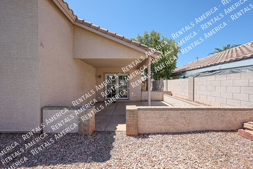 Building Photo - 2454 E Orchid Ln