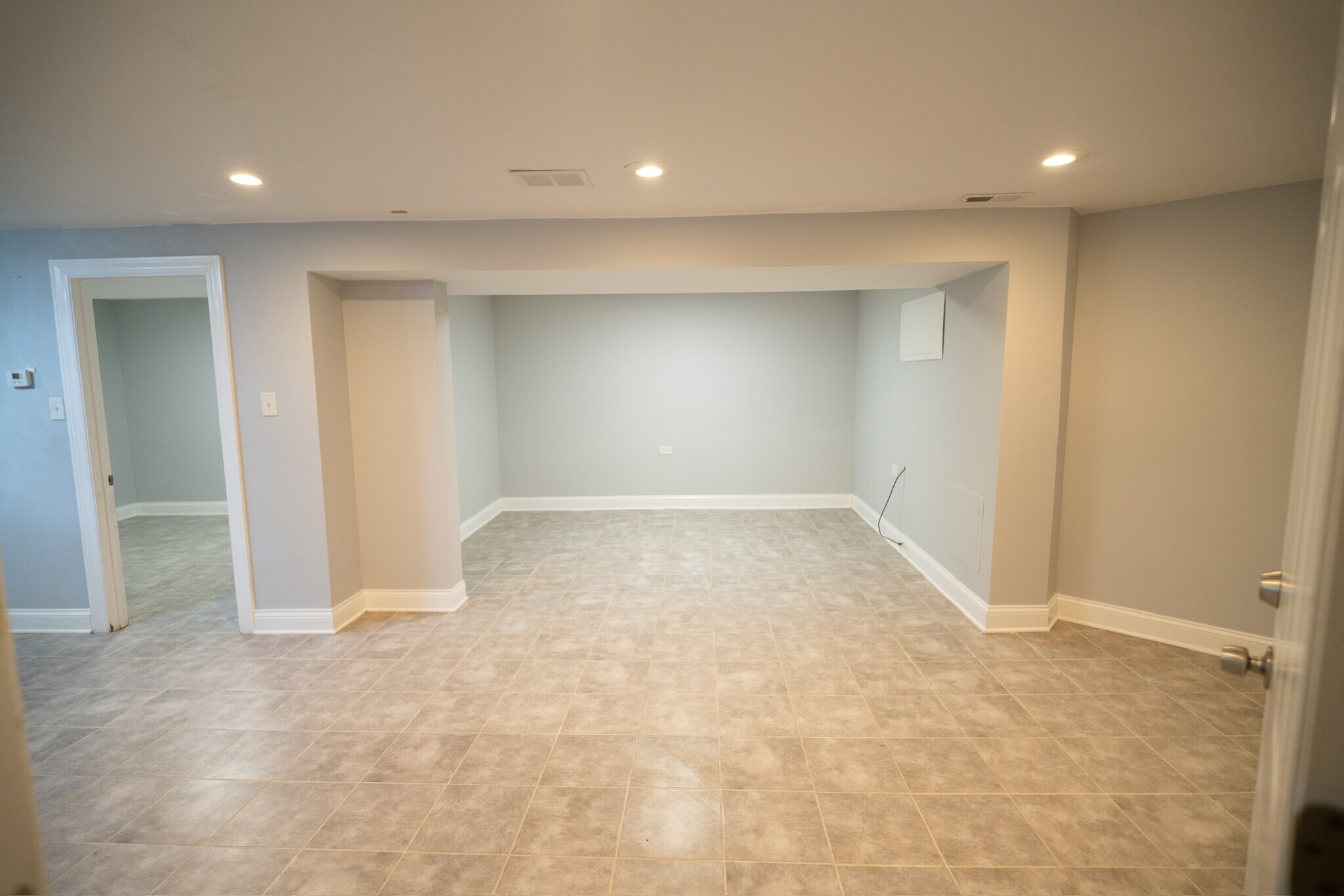 Building Photo - 7522 S Langley Ave