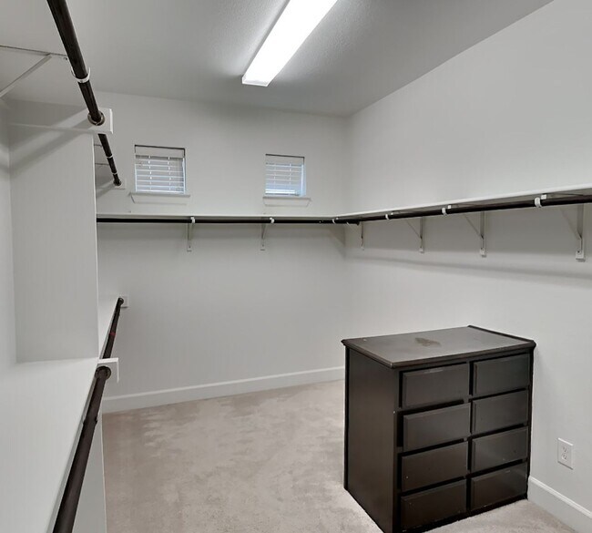 Building Photo - Breathtaking 4-bedroom home in the highly ...