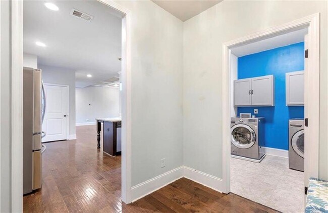 Building Photo - 2727 Cove View Ct SE