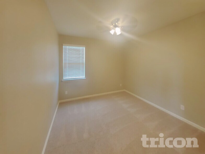 Building Photo - 219 Jenkinson Dr