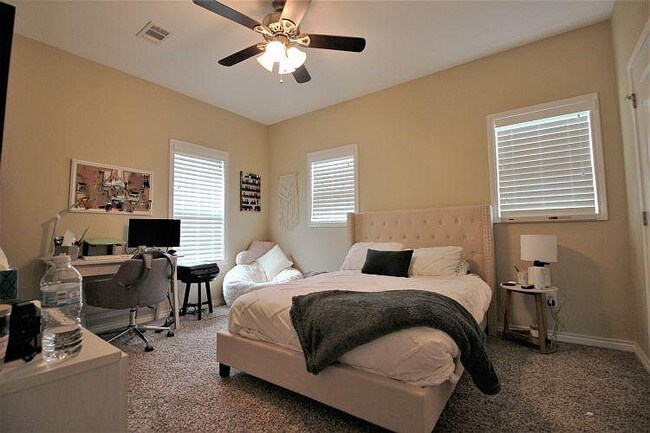 Building Photo - 314 Fairway Dr