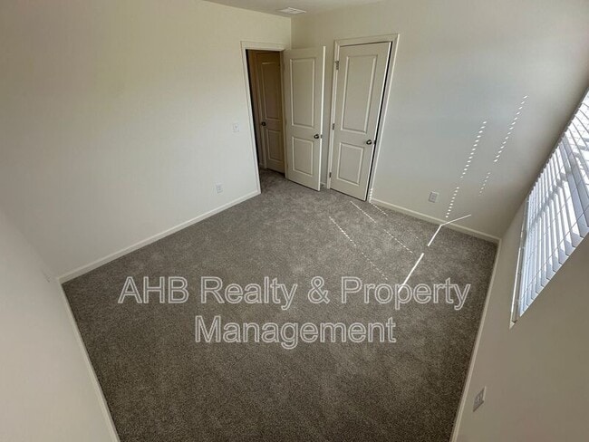 Building Photo - 379 Shiloh Wy