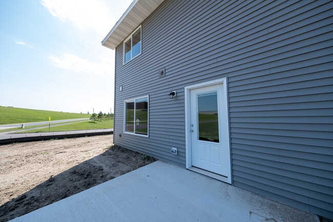 Building Photo - 668 4th Cir Dr SW