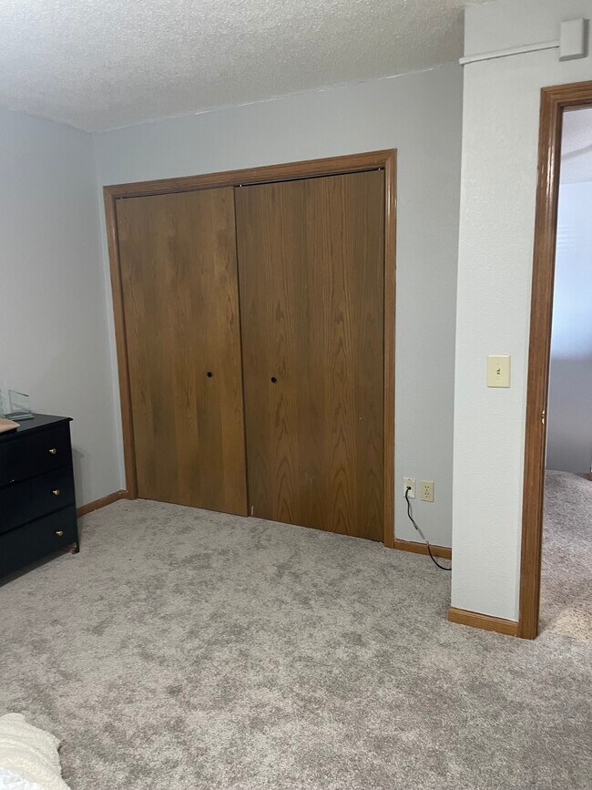 Building Photo - 185 Heather Ln