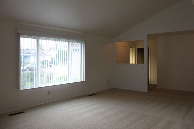 Building Photo - 465 Pleasant Hill Ave N