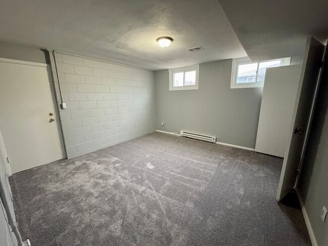 Building Photo - 1 Bed / 1 Bath • All Utilities Included • Private Entrance