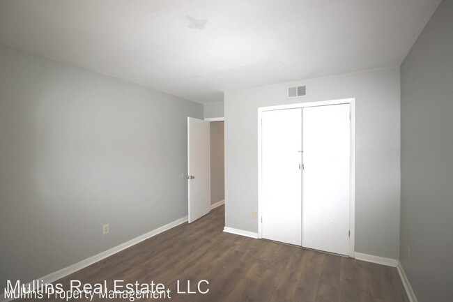 Building Photo - 2 br, 1 bath House - 4628 Woodside Dr.