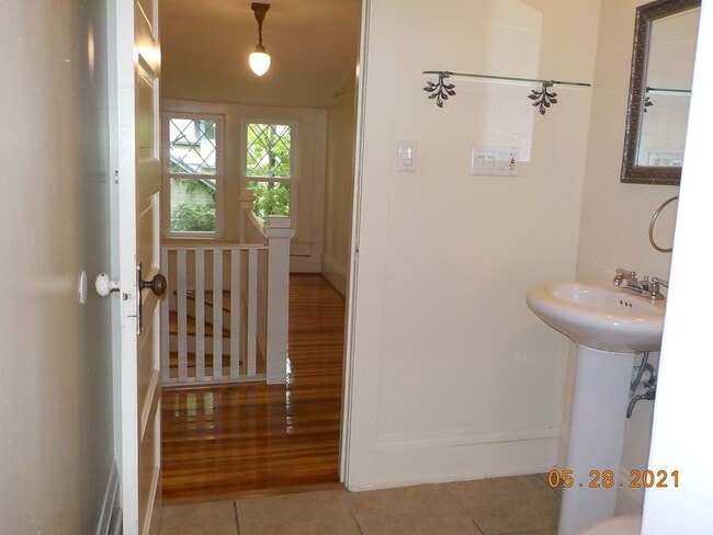 Building Photo - Available 6/1/25 Charming Two Story Single...