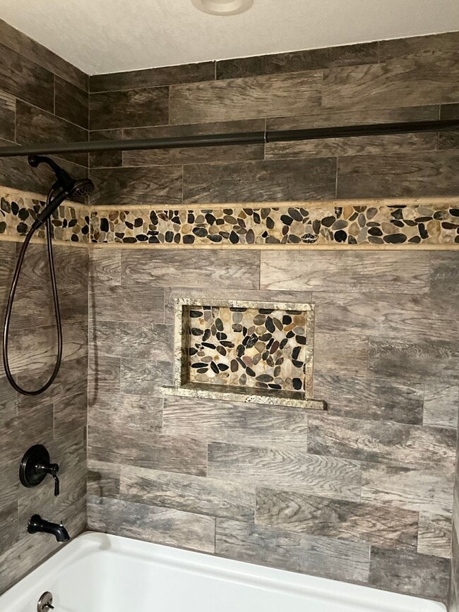 Building Photo - Gorgeous and Beautifully Maintained 3/2 Home on Close to an Acre