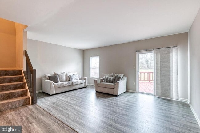 Building Photo - 3 Greenshire Ln