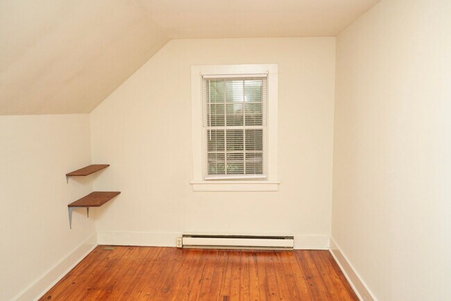 Building Photo - 109 Piedmont Ave N