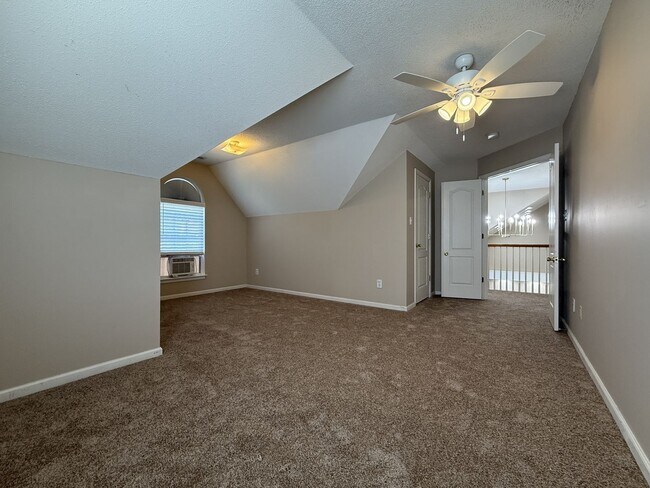 Building Photo - Newly Renovated Modern Home