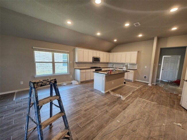 Building Photo - 355 Freestall Dr