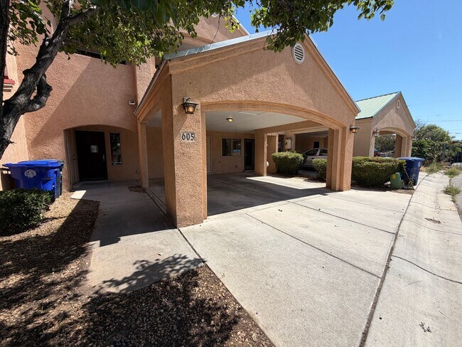 Building Photo - 605 Benicia Ln