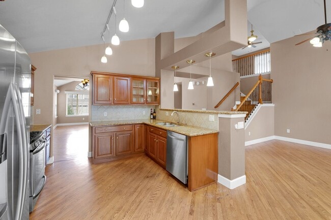 Building Photo - Beautiful home with 5 bedrooms, 3 1/2 bathrooms, 3-car garage available now!