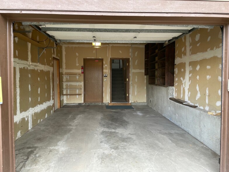 Garage #1 - 21 El Sereno Dr