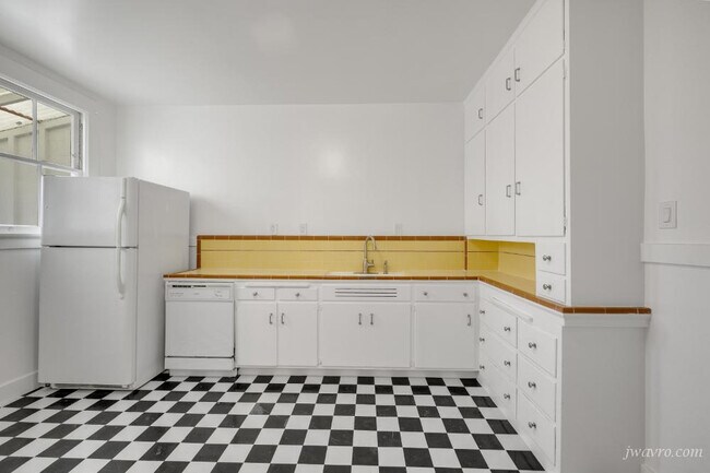 Building Photo - 467 40th Ave